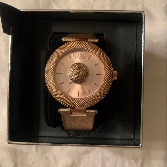 Versus Versace Watch *new battery* main image 5
